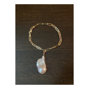 Biarritz Freshwater Baroque Single Pearl Charm Bracelet